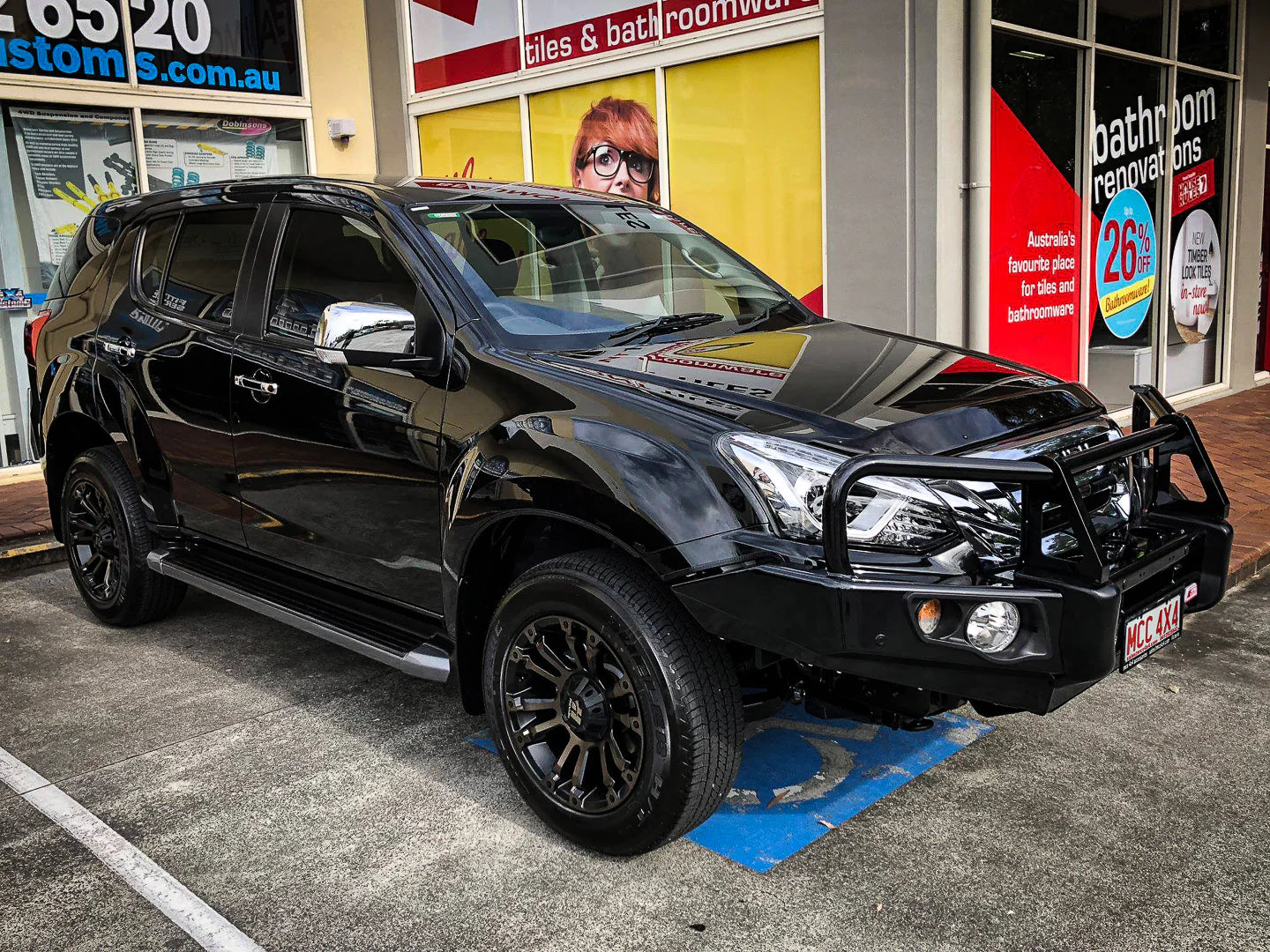 MCC Dmax facelift 2017-2020 707-02 Falcon Bull Bar Black A-Frame Package (LED Foglight)