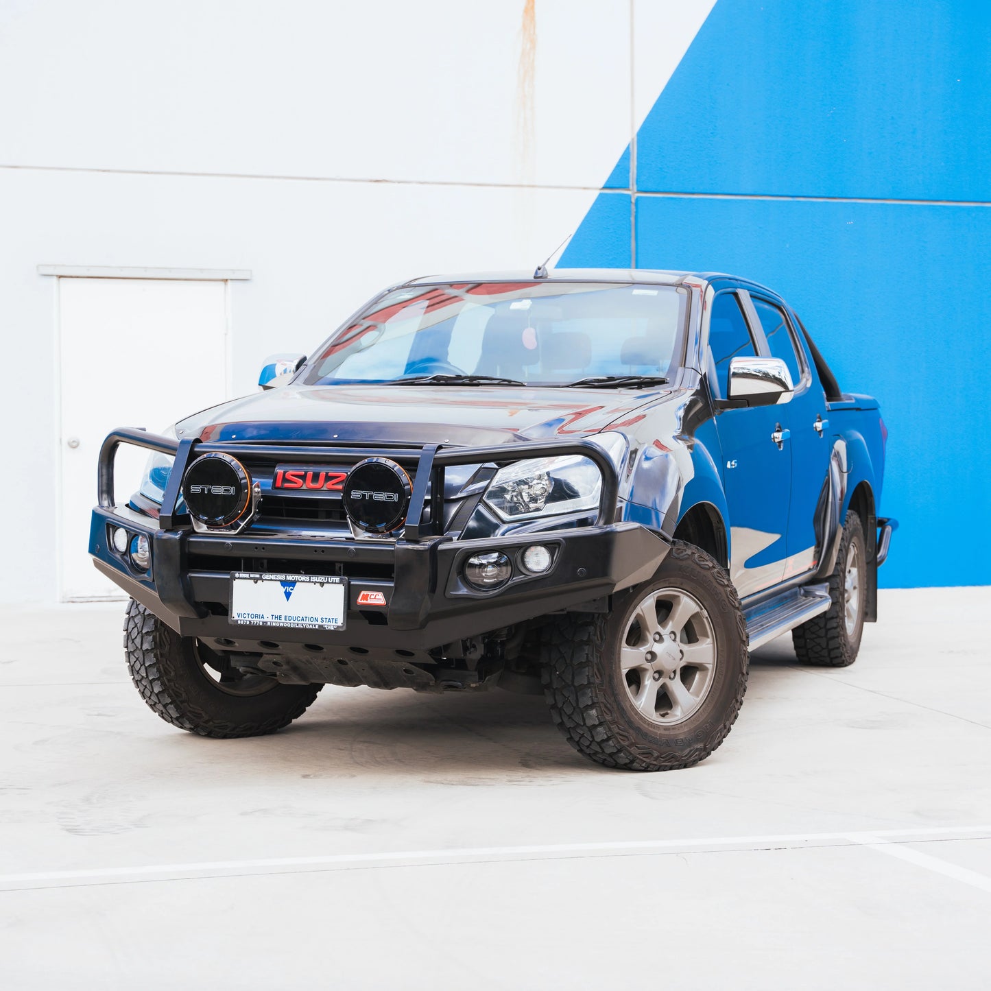 MCC Dmax facelift 2017-2020 707-02 Falcon Bull Bar Black A-Frame Package (LED Foglight)