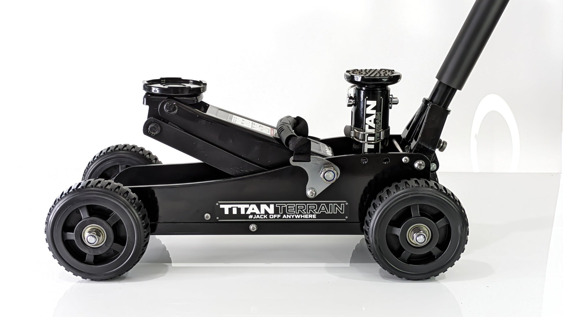side profile view of 1.5 tonne rugged floor jack