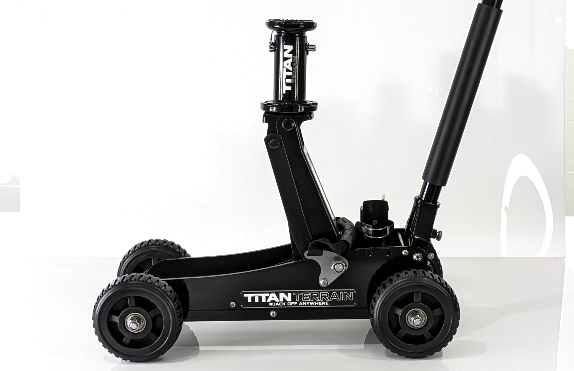 Angle view of titan terrain rugged floor jack at max extension