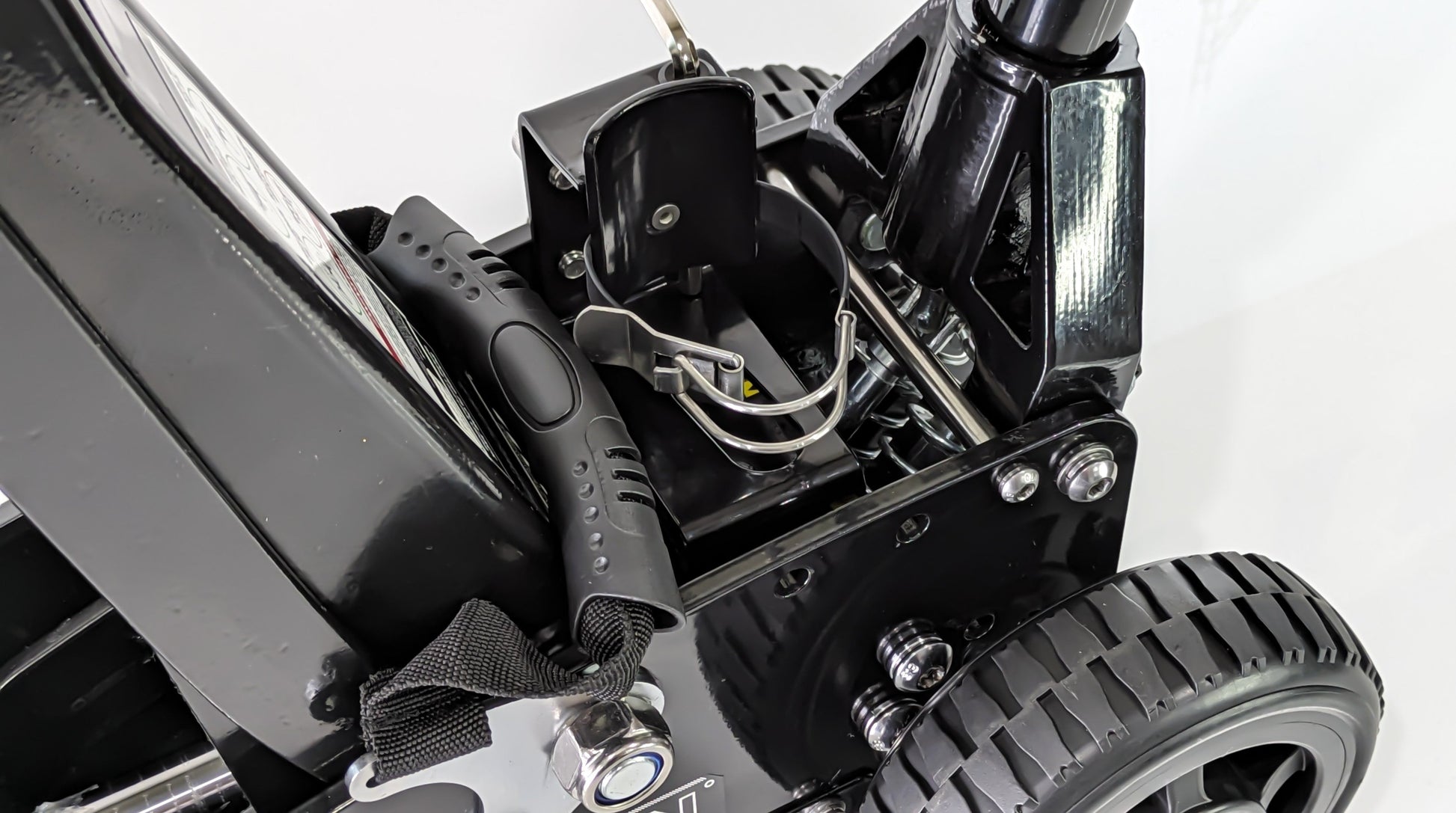 Close up shot of Titan Terrain rugged floor jack jack extension compartment