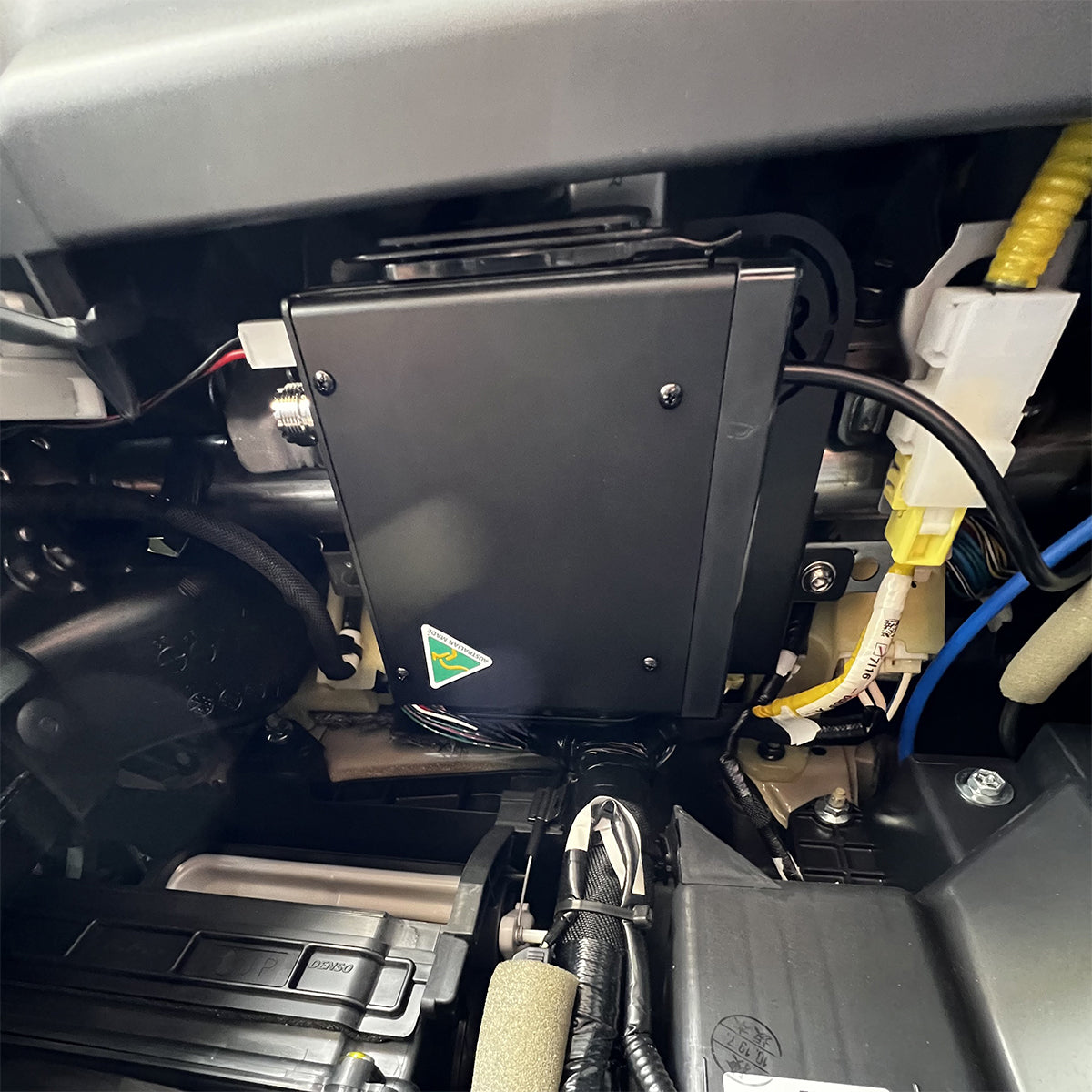 UHF Bracket – Toyota Landcruiser 70 Series Range up to MY2021 – Behind Dash